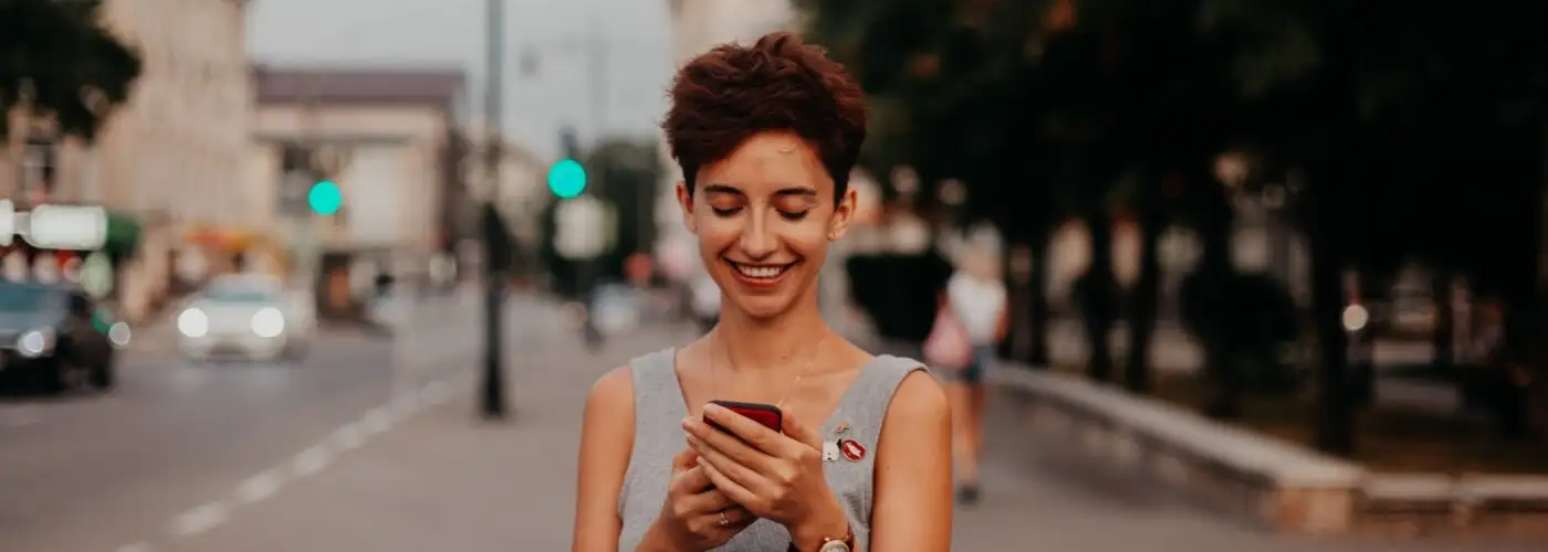 city-using-phone-using-technology-using-social-media_t20_yw0QRL