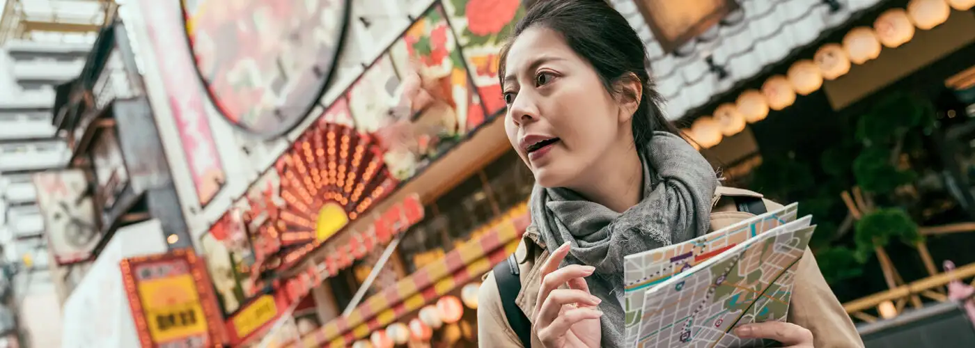 tourist holding map sightseeing city